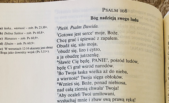 Biblia fot. Roczynska